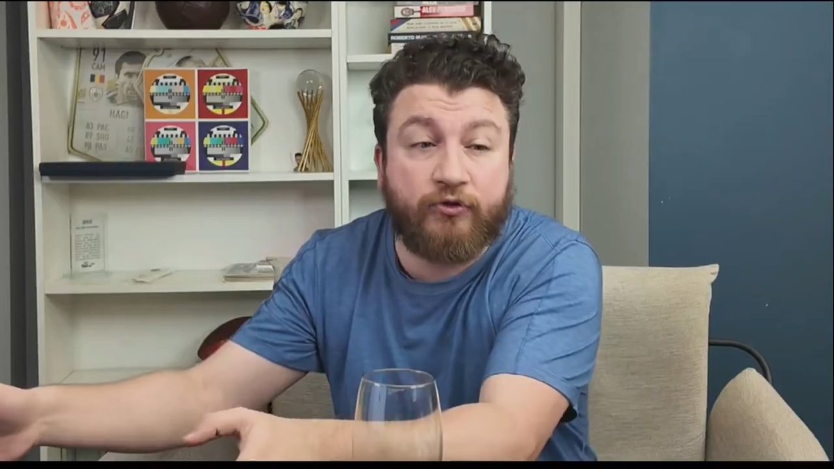 Uğur Karakullukçu: "Bu takımın stoper yedeği; Kaan Ayhan. Ozan Kabak Liverpool'da olsa, peşinden ayrılmazlar. 6 ayı kalmış alsanıza şu adamı. Karizmatik değil, değil mi? Çünkü Jet fotoğrafınız olmayacak değil mi? O yüzden rotasyona oyuncu almak günah, ayıp."