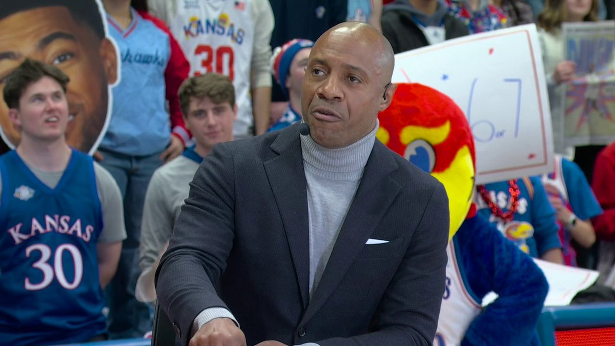"This is by far, the best college basketball venue in America!" Jay Williams has high praise for the Kansas faithful 👏