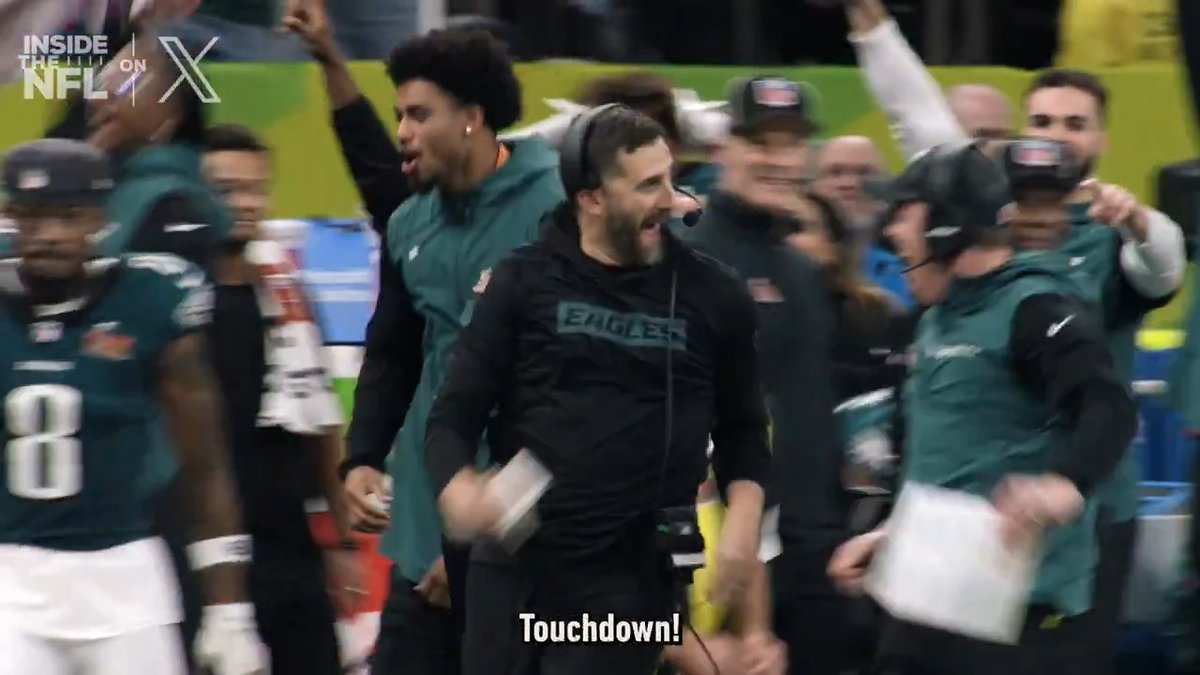 "If we score, it's over." DeVonta Smith pulled in the "dagger" to secure the Super Bowl victory for the Eagles 😤 (Super Bowl 59) @insidethenfl's Top 60 SB Mic'd Up Moments on X