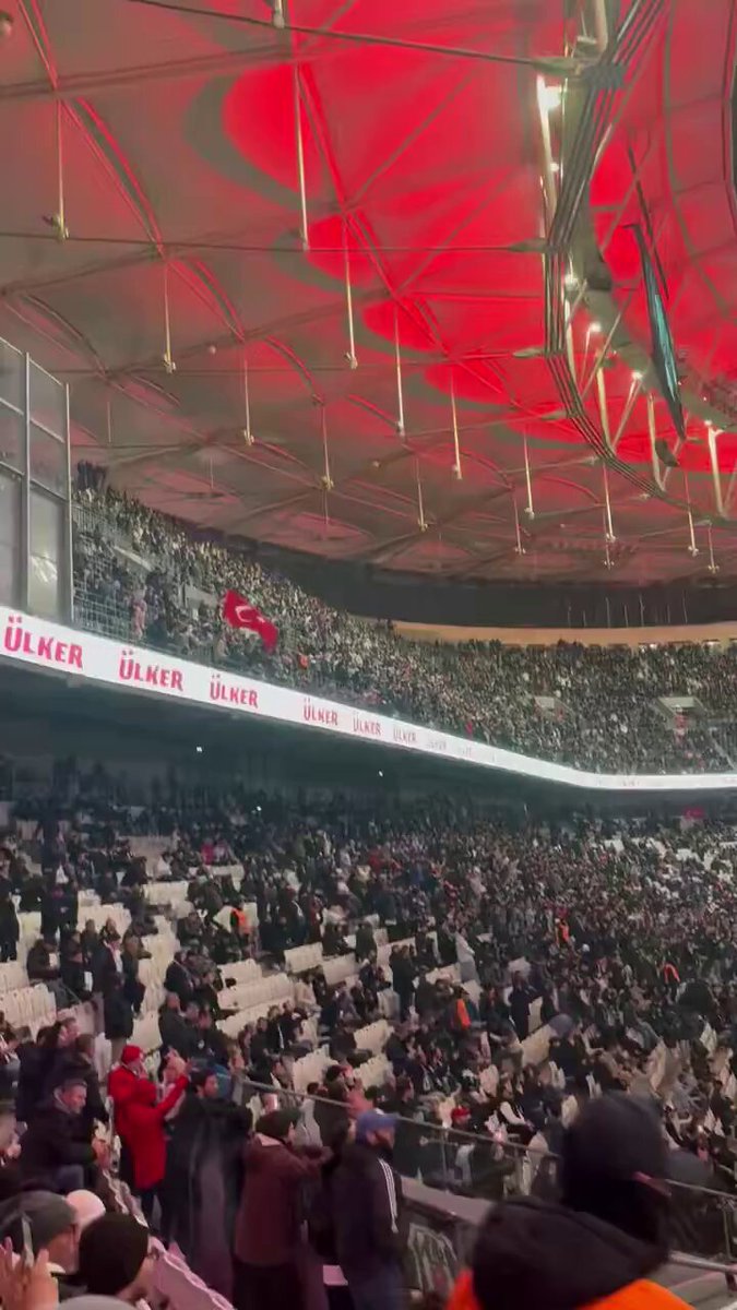 Beşiktaş tribünü yönetimi istifaya davet ediyor