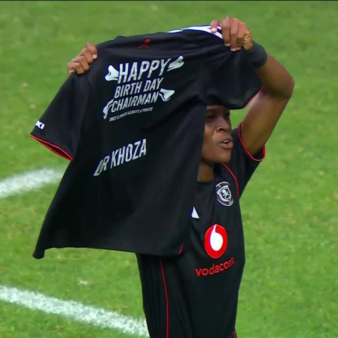 Come for the goal, stay for the celebration ☠️💥 Yanela Mbuthuma scores Pirates' first goal at the Orlando Amstel Arena 🙌 📺 Stream #BetwayPrem on DStv: