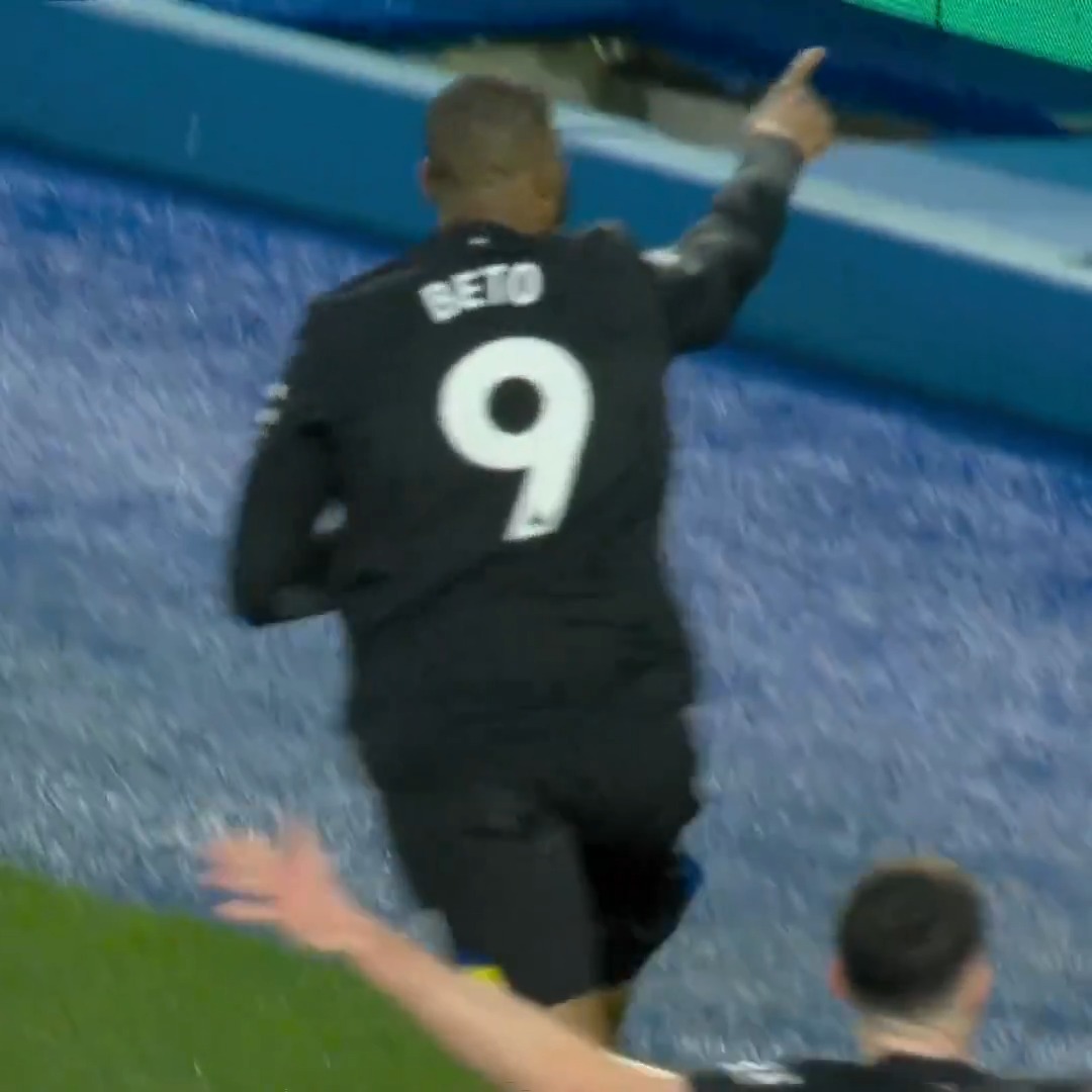 BETO RESCUES A DRAW FOR EVERTON IN THE FINAL SECONDS OF STOPPAGE TIME.