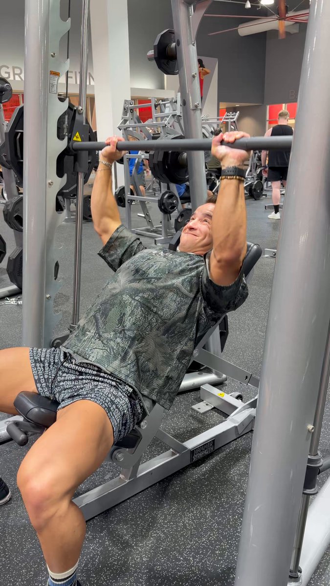 Incline smith press Pros: - an amazing exercise Cons: - hard to get set up exactly the same every time. 2nd pic is proof i only have 1 chin normally