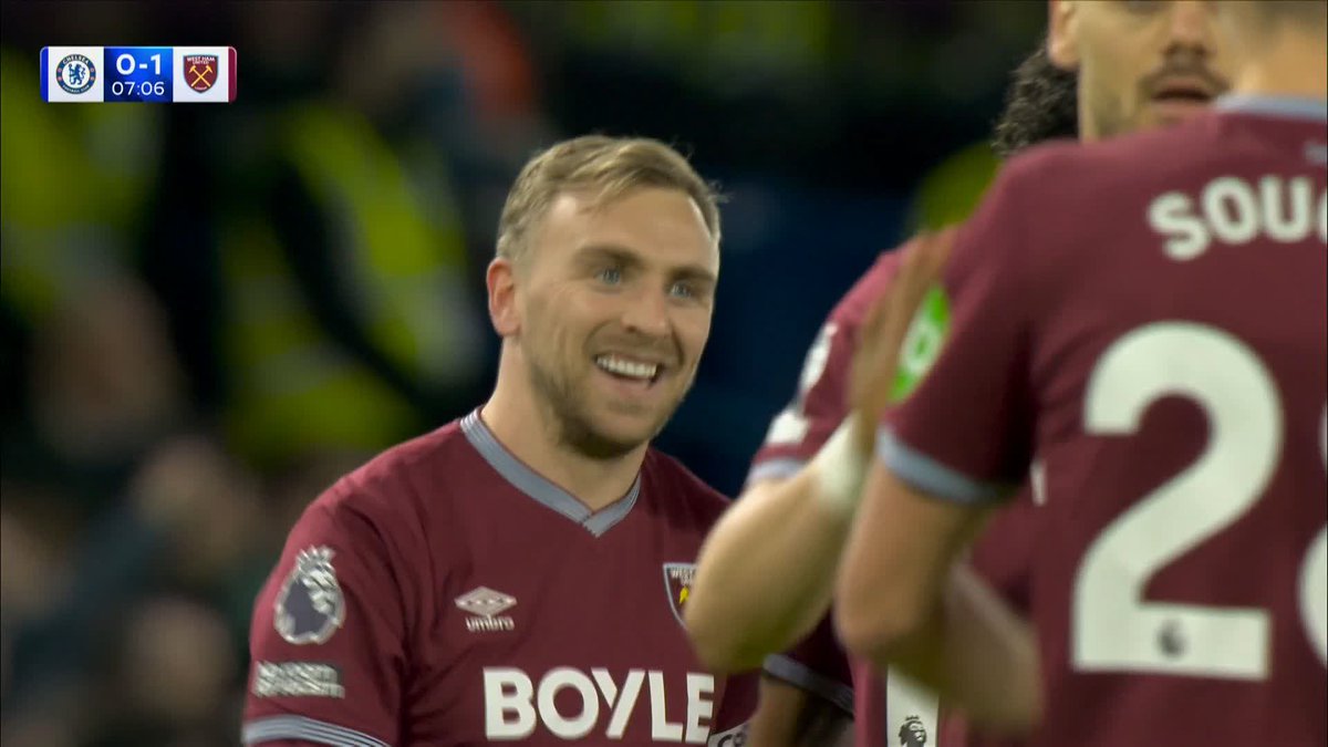 Jarrod Bowen gives West Ham the lead at Stamford Bridge! 😮