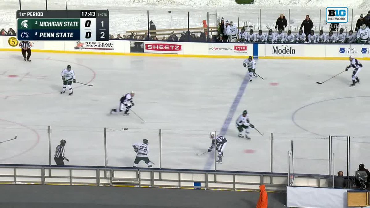 Who knows outdoor games better than Danny Russell? He makes it 1-0 in the first period!