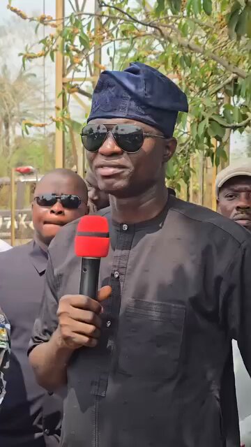 Ebonyi State Governor Francis Nwifuru has dissolved the political and traditional leadership of Amasiri Community, Afikpo LGA, following a viølent att@ck on Okporojo Village in Oso Edda Community, Edda LGA, where several persons were reportedly k!ll£d on Thursday.
