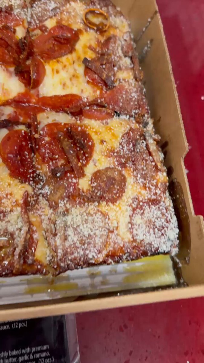 snowed in with some Jet’s Pizza.. ultimate pepperoni with extra turbo crust and never look back 🔥🙌🏽 ⁦Jet's Pizza⁩