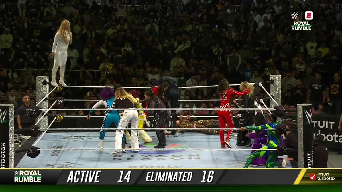 Back-to-back surprises‼️ Tiffany Stratton came in like a wrecking ball 💥 —ᴀʀᴅᴀ Öᴄᴀʟ #RoyalRumble LIVE on the ESPN App