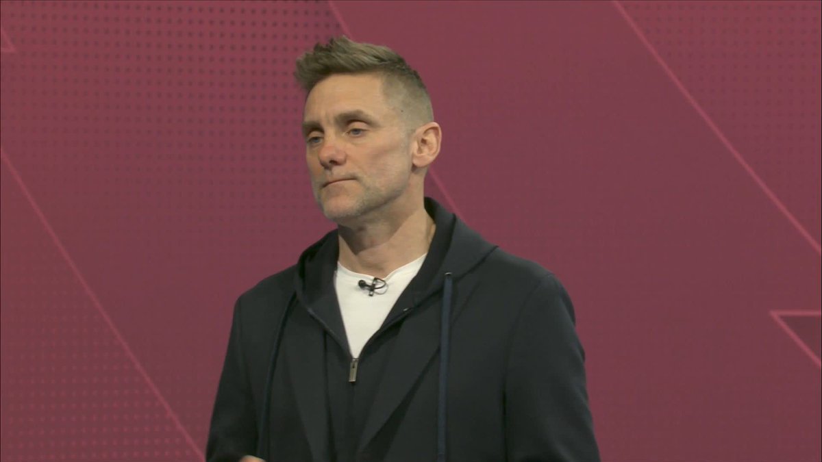 "You can't put your hands around his throat!" Rob Green and Jamie Redknapp discuss the late drama at Stamford Bridge 💬