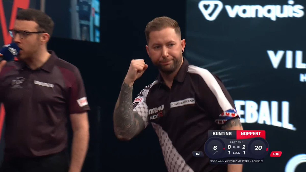 NOPPERT THREE CLEAR! Double trouble for Stephen Bunting! The Bullet dodges two of his own but cannot take advantage, and Noppert punishes to move a set away from victory! 📺 #WinmauWorldMasters | R2
