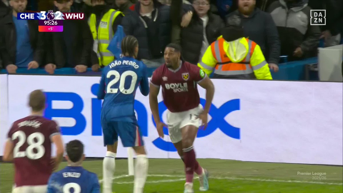 ¡LA QUE SE HA LIADO EN LOS MINUTOS FINALES ENTRE CHELSEA Y WEST HAM! 😱 La reacción de Adama Traoré con Cucurella desató la tangana entre ambos equipos #PremierLeagueDAZN ⚽🏴󠁧󠁢󠁥󠁮󠁧󠁿