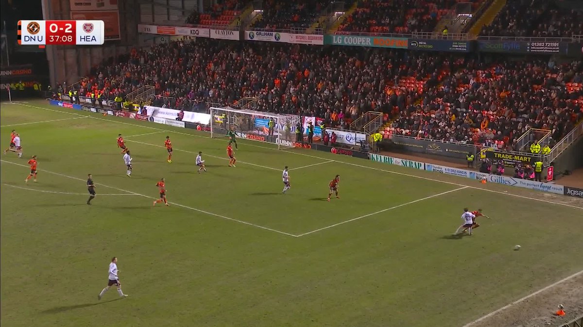 🎶 "All we hear is... Cláudio Braga!" Hearts fans in full voice at Tannadice 🔊