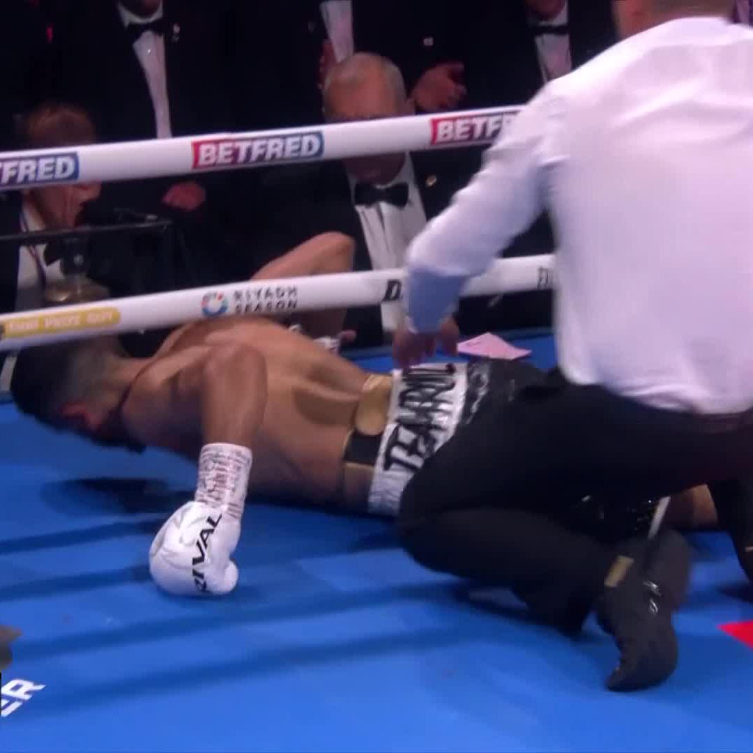 A stunning finish from Josh Padley ends it in the second round 💥 #MurtazalievKelly | Jan 31 | Live on DAZN ▪️