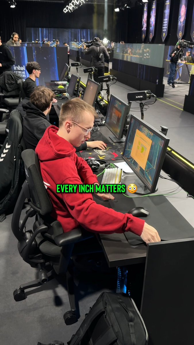 Every inch matters 😳 ropz #IEM