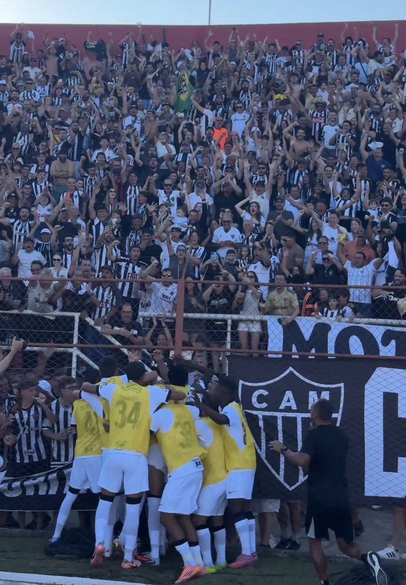 PRA VIRAR O JOGO! 🔥🐔 Cuello arranca com tudo, bate cruzado, a bola desvia e morre no fundo das redes! ⚽💥 É VIRADA DO GALO EM POUSO ALEGRE!