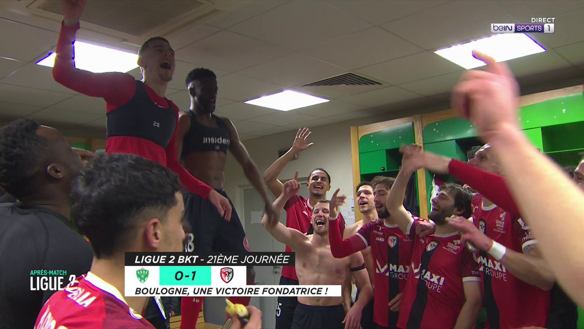 [📺 LIVE] 🇫🇷 #Ligue2BKT ⚽ La joie des joueurs de Boulogne après la victoire sur la pelouse de l'ASSE ! #beINLigue2