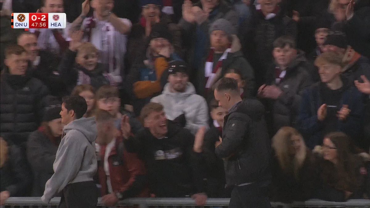 🤣 "I didn't know they were big fans of Eilidh Barbour!" Lawrence Shankland gets a warm reception from Hearts fans 👏