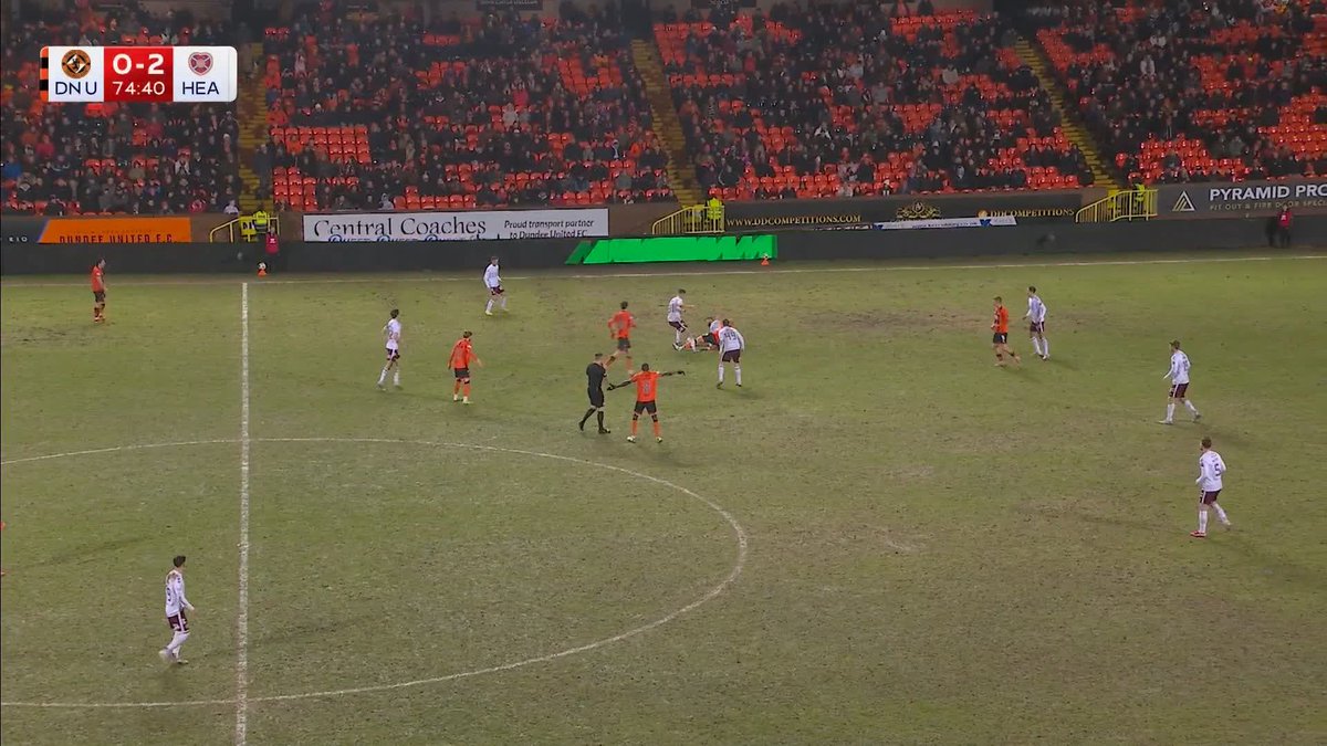 🤯 "He's lost it!" Dundee United down to NINE as Panutche Camará is sent off. Off the pitch, Dave Bowman is also red carded 🟥