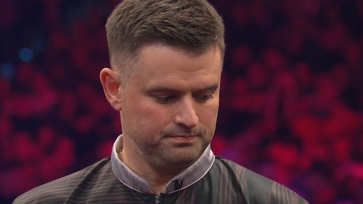 HUMPHRIES HITS THE FRONT! Luke Humphries takes out 397 in just nine darts to win the opening set against Luke Woodhouse! 📺 #WinmauWorldMasters | R2
