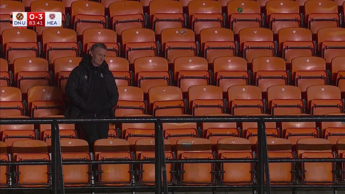 😬 "It looks like he still can't believe he was sent off!" Dave Bowman watches on from the stand ⤵️