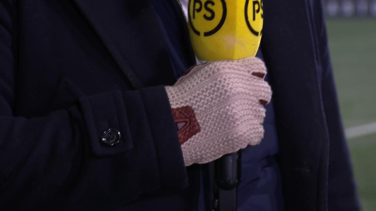 "Hopefully your missus buys you another pair of chainmail gloves for Valentine's Day!" 😂 Safe to say Stephen Ferris isn't a fan of Tom Shanklin's handwear tonight 🧤