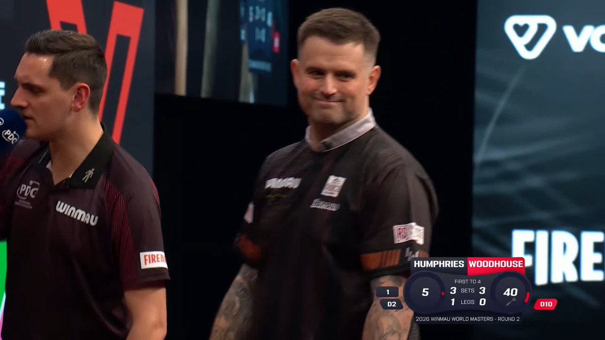 DARTING DRAMA! Humphries misses three darts for the match and Woodhouse steps in to force a last-leg shoot-out! Who wins? 👀 📺 #WinmauWorldMasters | R2