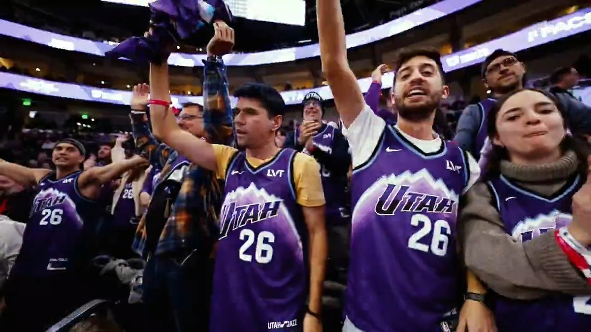 La Primera Hinchada” Porque unos Uruguayos de Utah Jazz formaron la primera hinchada de un cuadro de NBA como si fuera cualquier cuadro de fútbol. Y ya lo veee y ya lo veee el que no salta es de deeenveeeerrr 🏀