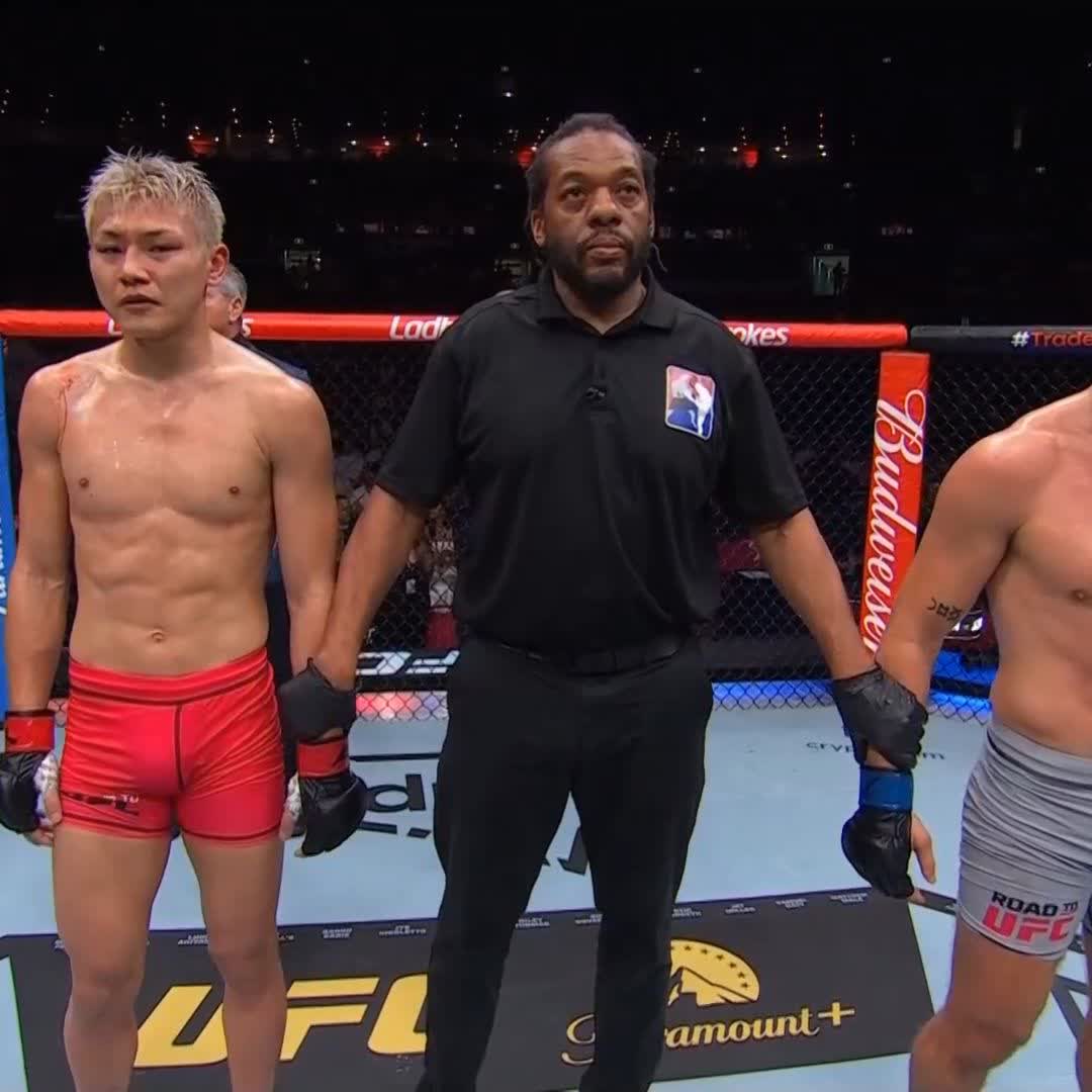 勝ち名乗りを受けて吠える中村京一郎！ #UFC