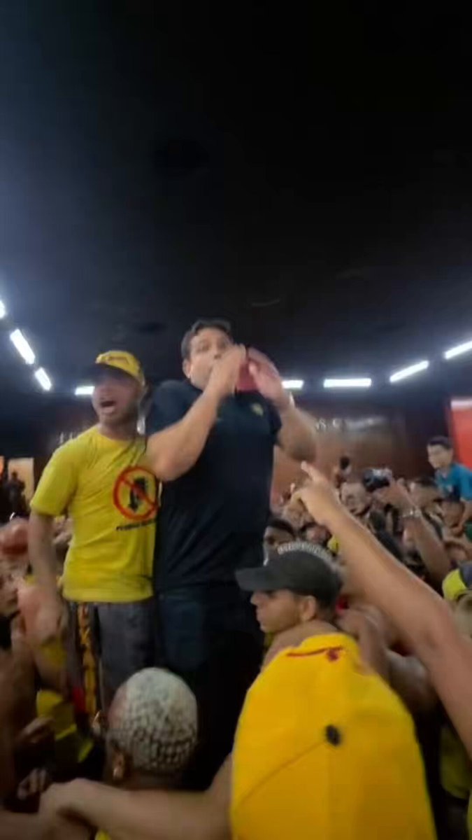 Nosso vice-presidente, @kadicopereira mostrando como é que se puxa o Cazá Cazá. #SportDeVoltaPraTorcida