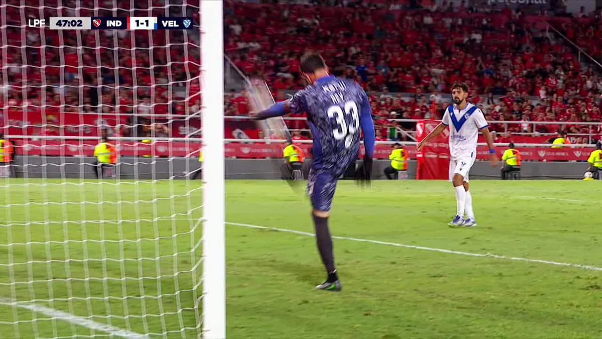 SALVÓ AL ROJO Y EXPLOTÓ DE BRONCA: Rodrigo Rey fue clave para sostener el 1-1 entre Independiente y Vélez en Avellaneda por la fecha 3 del #TorneoApertura.