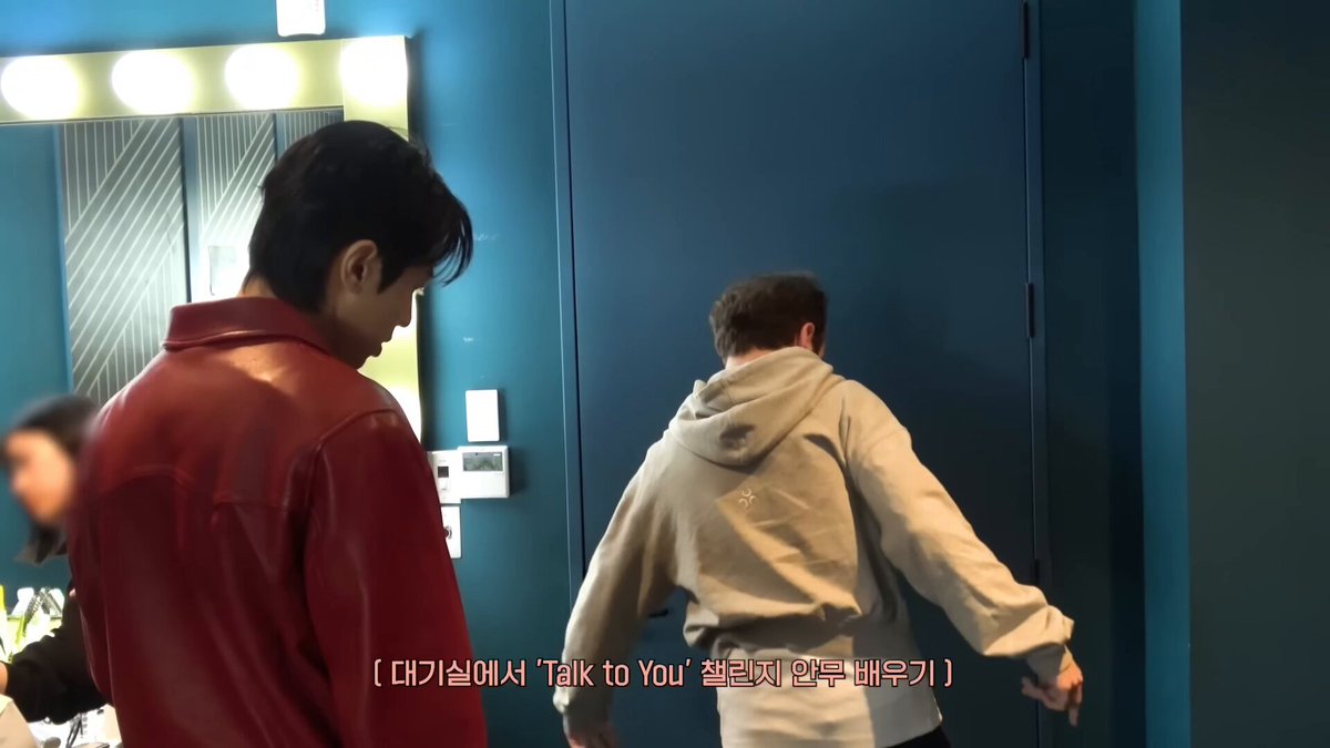유노윤호 선배님 연준이 챌린지 비하인드 1:00 연준이 등장 선배님 챌린지 해주신다고 미리 안무 연습까지 해주신거 감사하다... 선배님도 배우시면서 한숨나오는 톡투유 춤 난이도 ㅜㅜㅋㅋㅋㅋ