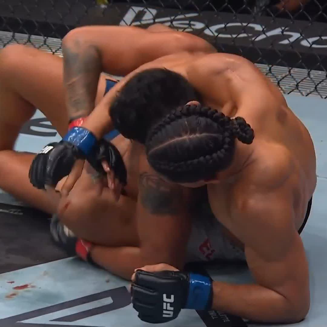 Make that 3 in a row for Billy Elekana 👊 He's leaving #UFC325 with the submission victory! [ LIVE on @ParamountPlus ]