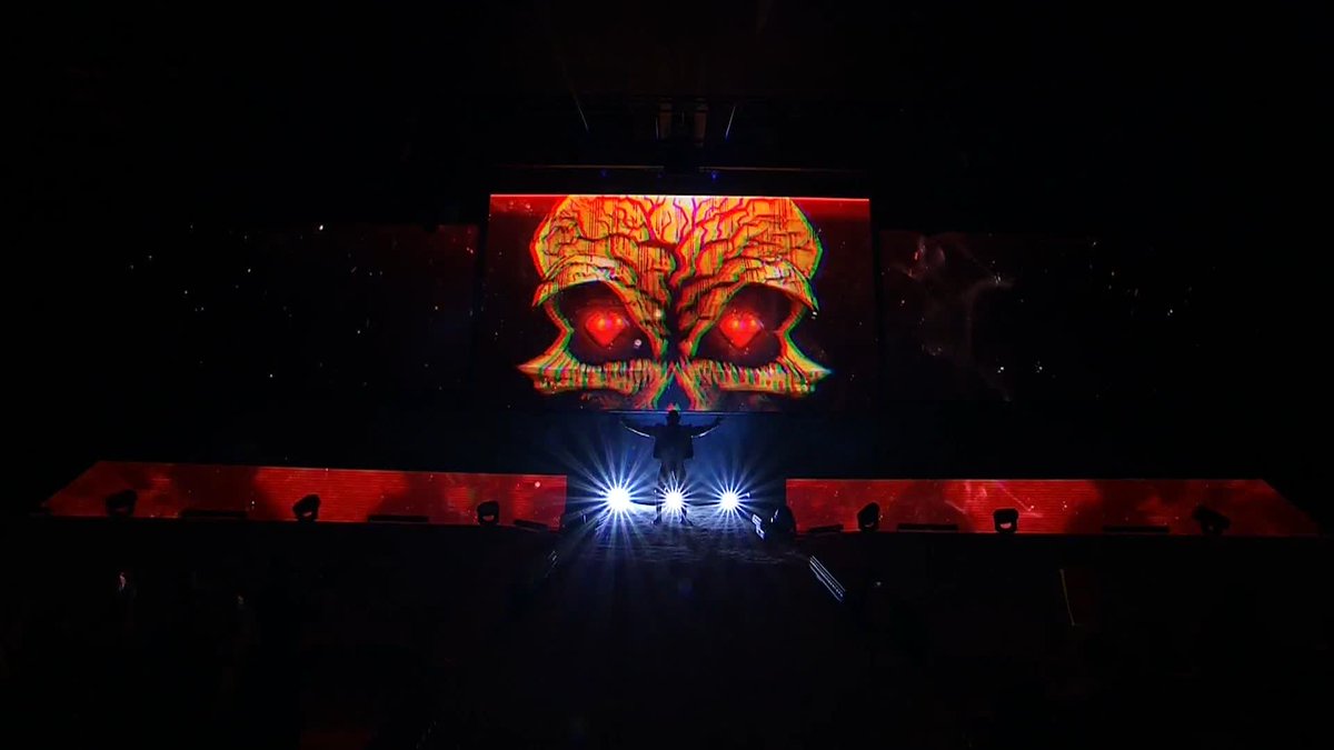Still cannot get over this incredible entrance of Tommaso Ciampa in AEW. MY SHADOW KNOWS MY STORY, RAAAAAHHHHH. GOD TIER PRESENTATION.
