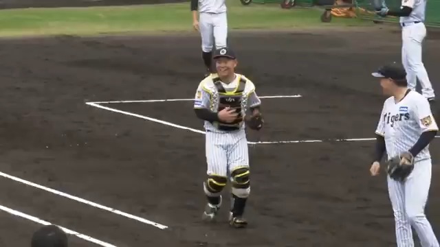 【宜野座】 嶋村選手がフライをキャッチして拍手! #hanshin #虎テレ #阪神タイガース #熱覇 虎テレでは春季キャンプをライブ配信