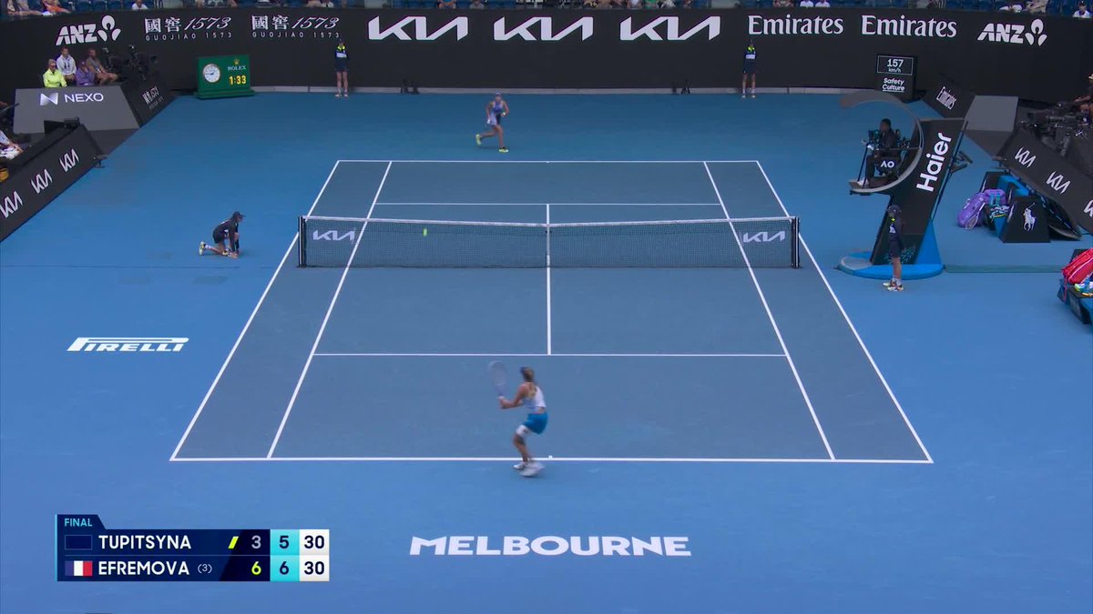 You like that 🗣️ Ksenia Efremova plays some unbelievable tennis to bring up championship point; and she's getting the crowd involved 👏 Wide World of Sports • ESPN • TNT Sports • WOWOWテニス • #AO26