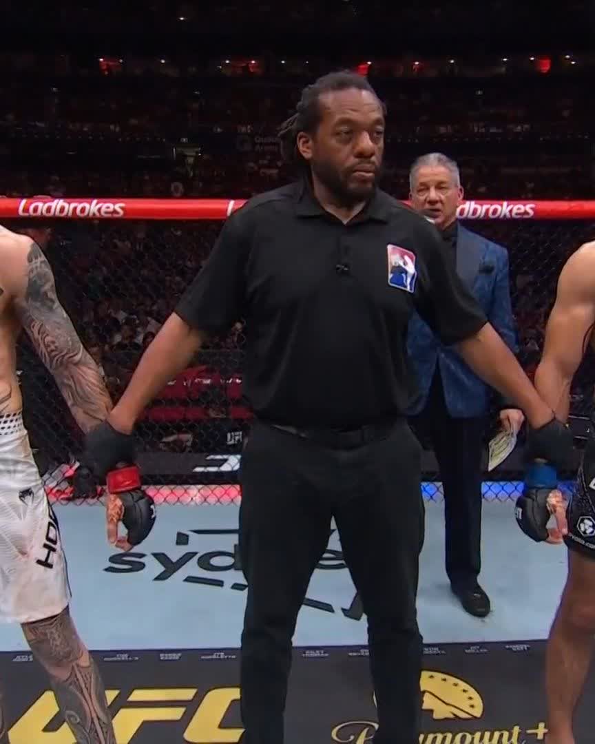 ⚔️ Une finition de plus pour le God of War ! Benoît "God of War" Saint Denis s'impose par TKO au deuxième round 📺 Regardez l’#UFC325 EN DIRECT sur 🇫🇷 RMC Sport et sur 🇧🇪 VOOSport World