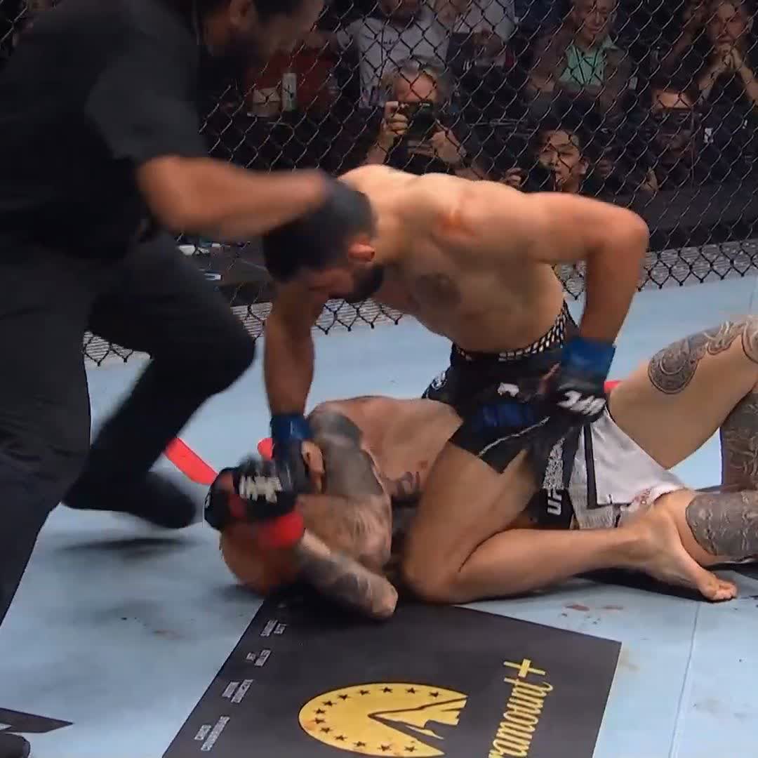 Dominated this one from the start 💪 Benoît "God of War" Saint Denis takes his win streak to 4! #UFC325 [ LIVE on @ParamountPlus ]