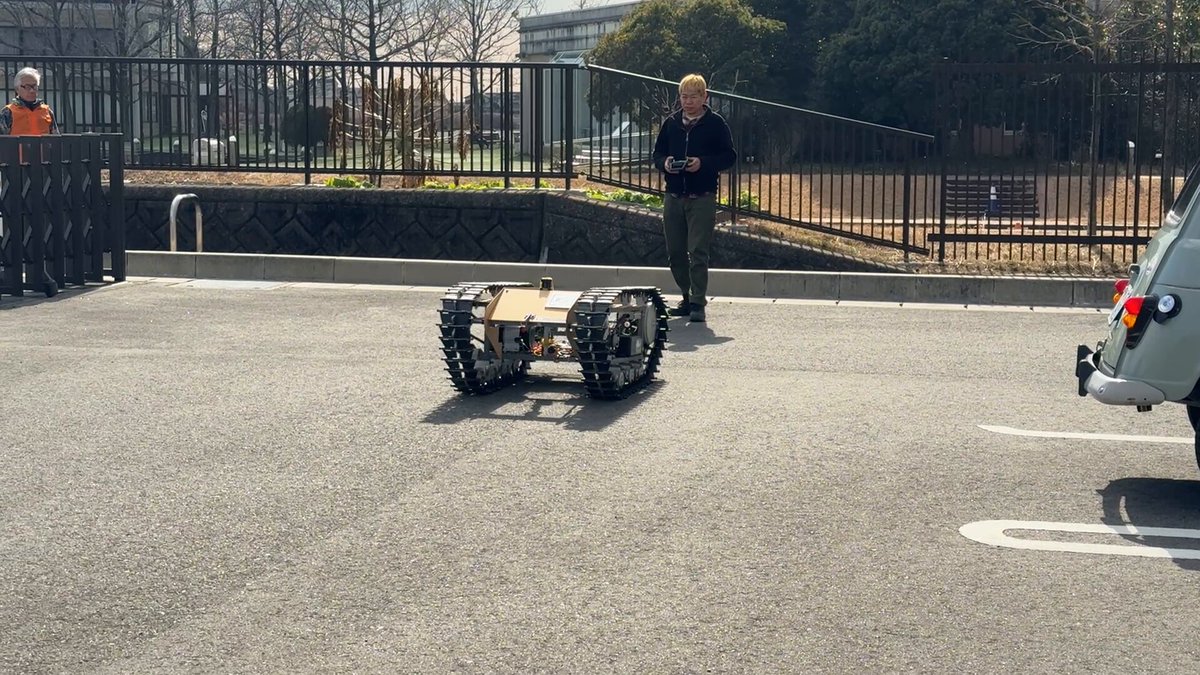任せとけ！ この車は履帯だぞ！