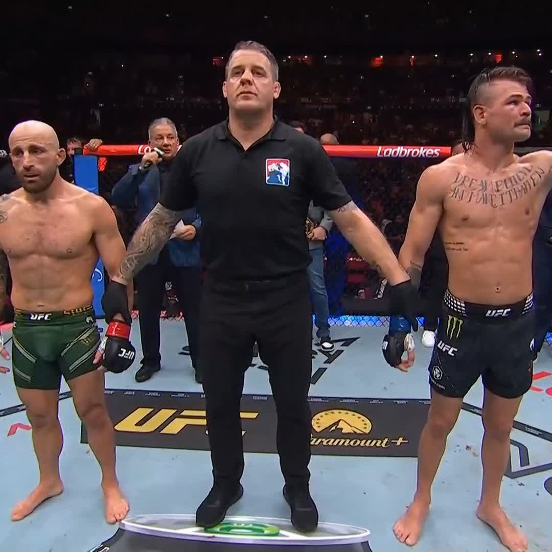 He gets it done once again 💪🇦🇺 @AlexVolkanovski adds yet another title defense to his resume! #UFC325