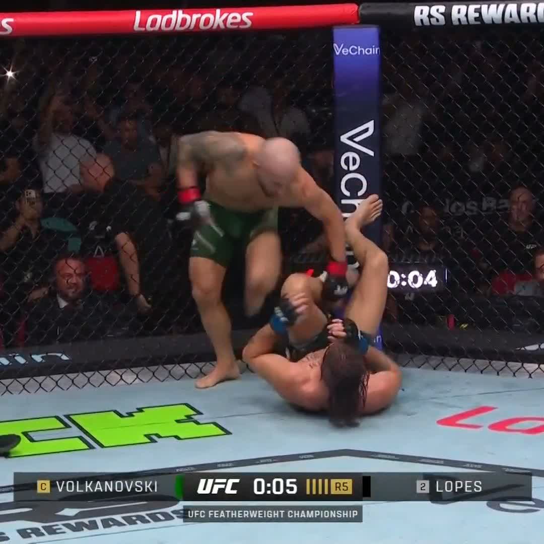 試合終了直前 ロペスに鉄槌を落とすヴォルカノ！ #UFC