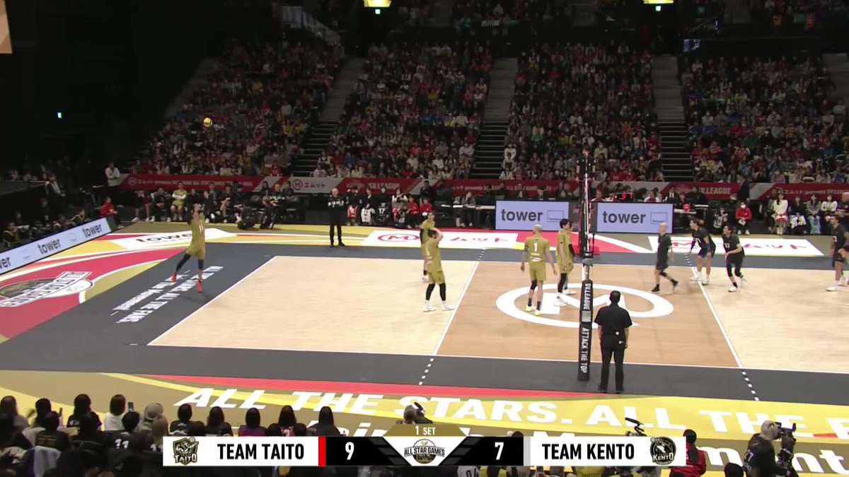 When heckling is allowed… or is it??? 🤣 All-stars on court, distractions everywhere — Defalco scores for Team Kento anyway 😤! 📺 LIVE NOW on VBTV. 🏐 #Volleyball #SVLeague