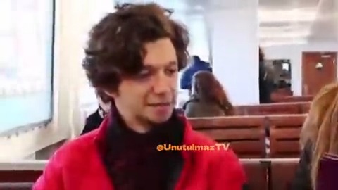 Tüm cevaplara kâğıttan bakarak yarışmayı kazanan eleman.