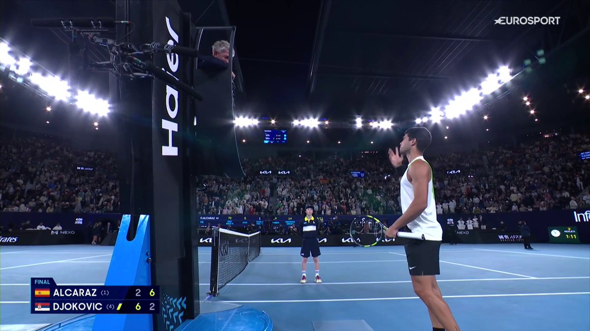 La protesta de Alcaraz por el cierre del techo en la Rod Laver con Djokovic en los vestuarios. #AusOpen #AO26