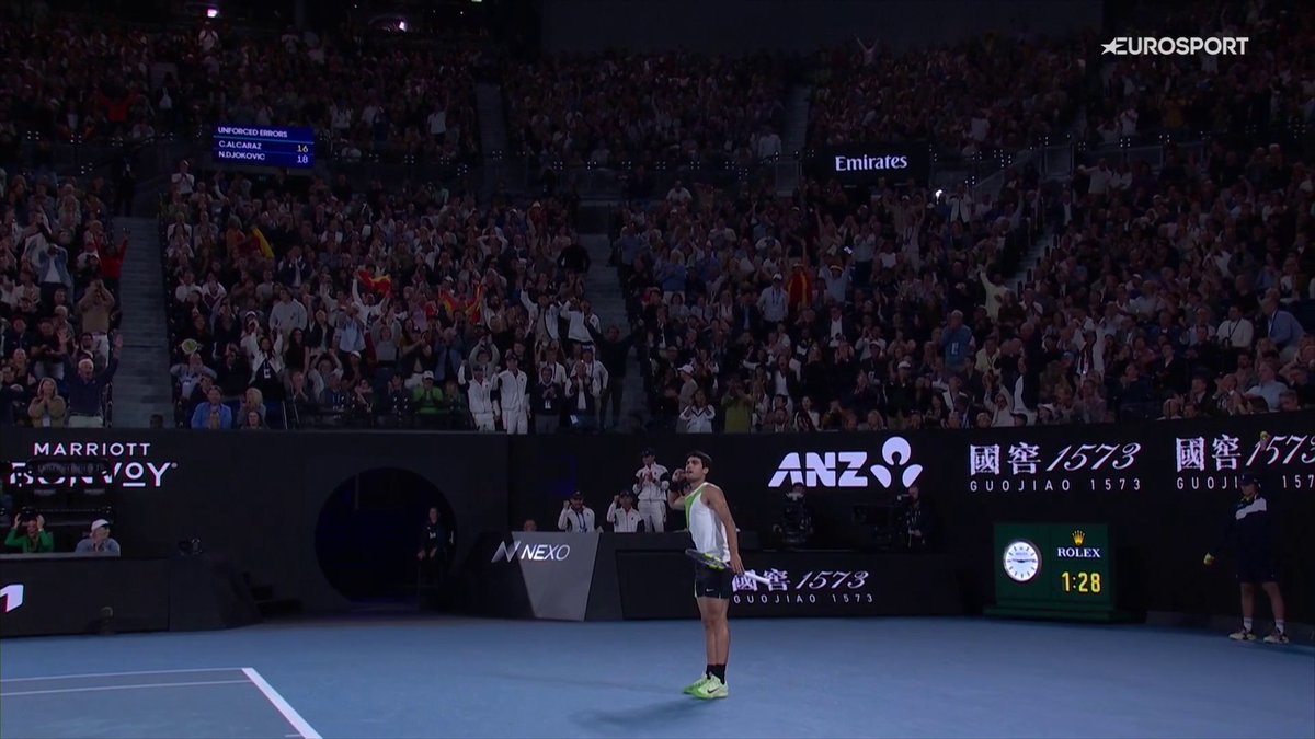 𝑻𝒆𝒏𝒊𝒔 𝑪𝒉𝒂𝒎𝒑𝒂𝒈𝒏𝒆 🍾 Alcaraz y Djokovic. Uno de los puntos del torneo. #AusOpen #AO26