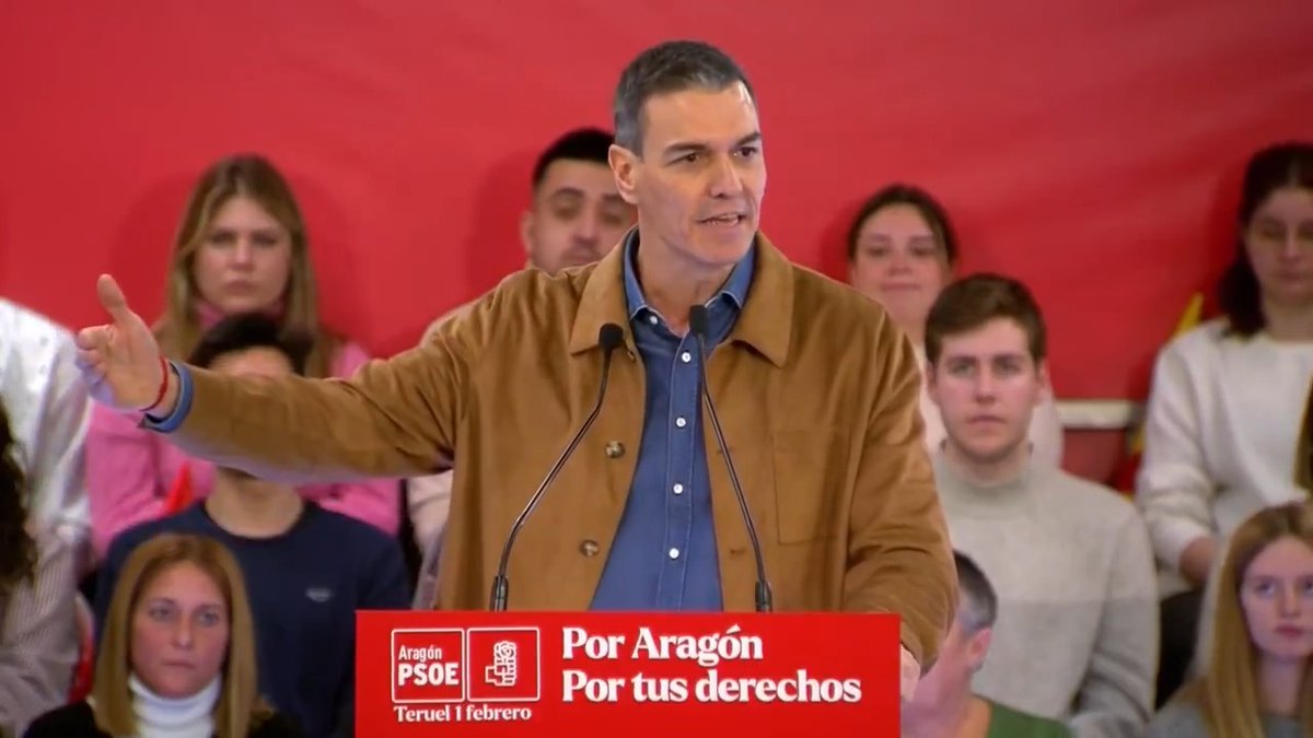Cuando Aznar regularizó a medio millón de migrantes, el PP decía: “España va bien”. Y ahora que España va mejor, dicen que no. Si no escuchan al Gobierno, que escuchan a la patronal, a los sindicatos, a la iglesia católica y al pueblo español. Dignidad, justicia y derecho.
