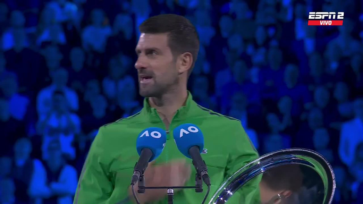 Mira lo que es esta ovación para Novak Djokovic. Ganó 10 de 11 finales jugadas en el Australian Open. Por favor.