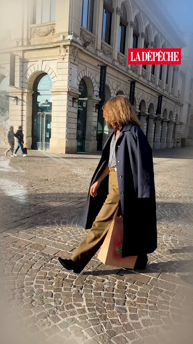 Épisode 44 : Raconte-moi ton histoire ! Car on a tous quelque chose à partager… Notre journaliste Lisa Hervé va à la rencontre d'inconnus dans la rue et leur demande leur histoire. Pour ce 44e épisode, elle s'est assise à côté de Tristan, à Cahors.