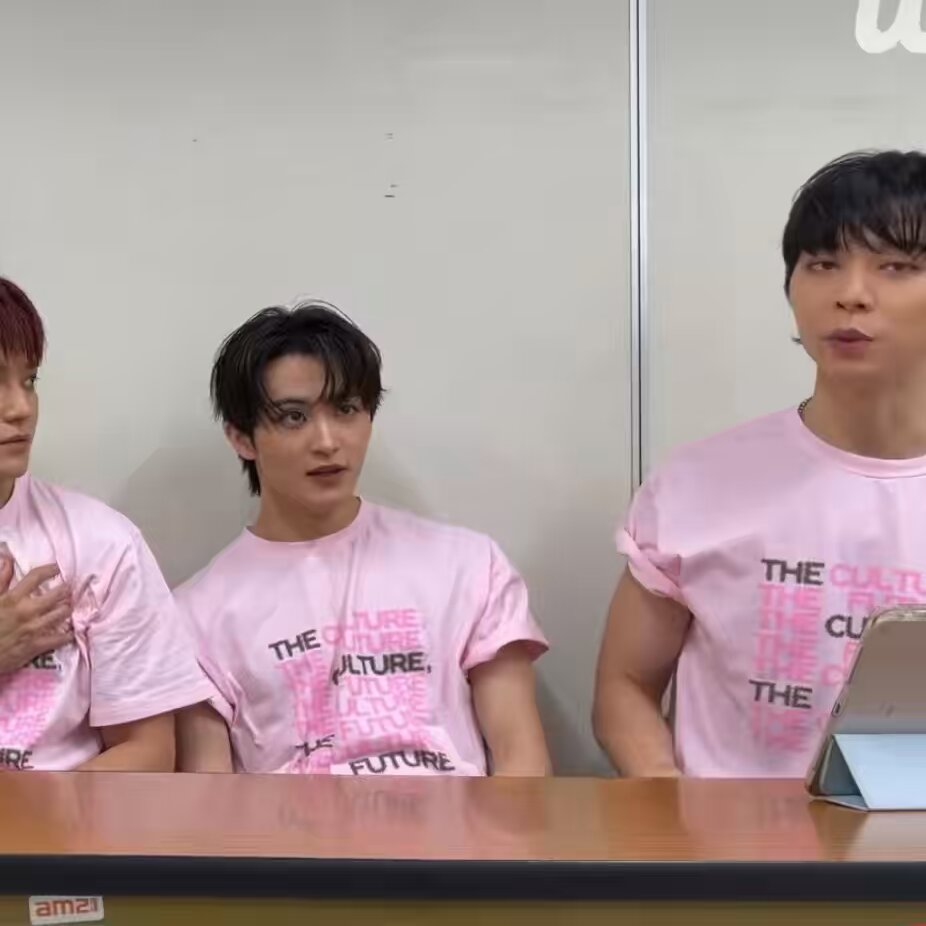 🐯: fans itu bilang taeyong hyung tuh ganteng bangetttt 🐱: wkwkw tapi kamu not bad juga kok (ganteng juga) 🐯: wkwkw 🤣 makasih hyung, emang kamu pria yang baik wkwkwk johnny kkalo ke mark word of affirmation bangettt 🥹🫰🏻