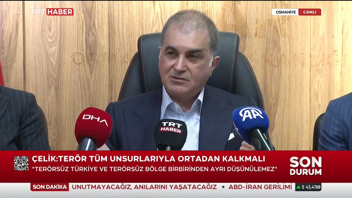 "CHP, Suriye hükümetine örgüt muamelesi yapıyor" AK Parti Sözcüsü Ömer Çelik: Resmi hükümete örgüt, terör örgütüne ise devlet muamelesi yapan; sınırımızın 30 kilometre ötesini göremeyen bir CHP zihniyetiyle karşı karşıyayız.