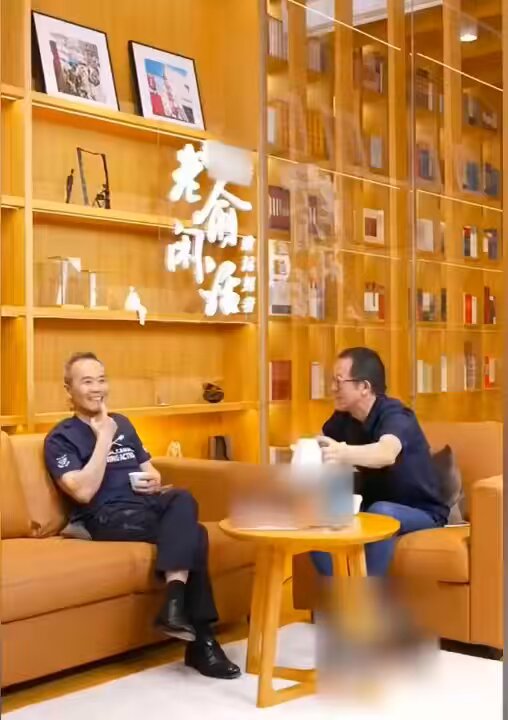 王石对话俞敏洪，坦言60%的牙齿是坏的，吃不了嫩草，需要每个月都保养～～
